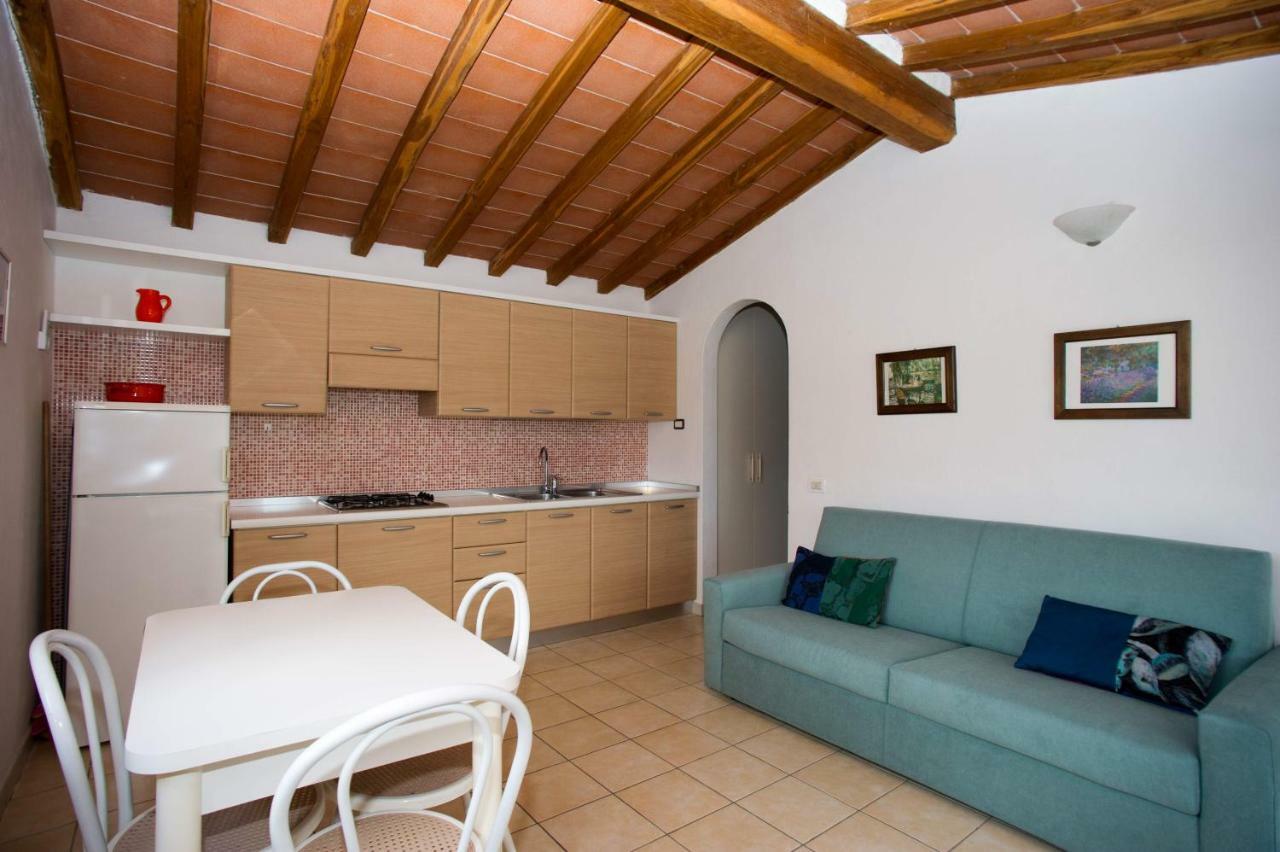Aparthotel Il Poggio Marcuccio Lacona Exterior foto